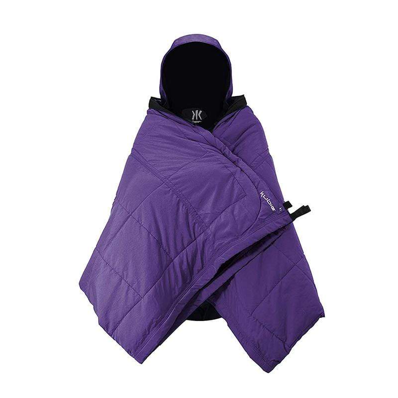 柔軟舒適的抗撕裂尼龍打造，防水塗層不怕進水 兩邊有勾帶，可當吊床或吊床襯墊，在戶外也能舒適休息 附帽兜可當保暖披肩，底部收起變身方便移動的斗篷 平鋪時是野餐墊，雙拉鍊設計可當睡袋，一毯多用 勾起固定可