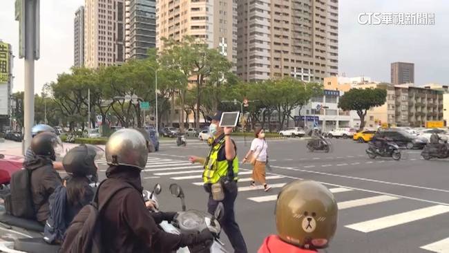 遏止「行人地獄」全台大執法 高雄警出奇招宣導 華視影音 Line Today