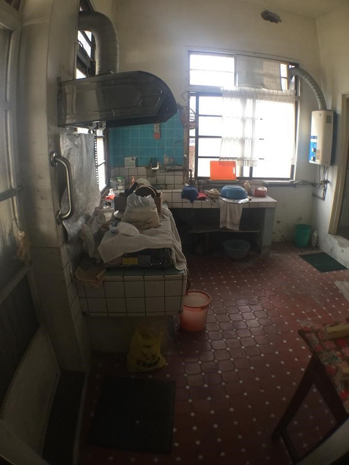 舊廚房相當陰暗 Before照