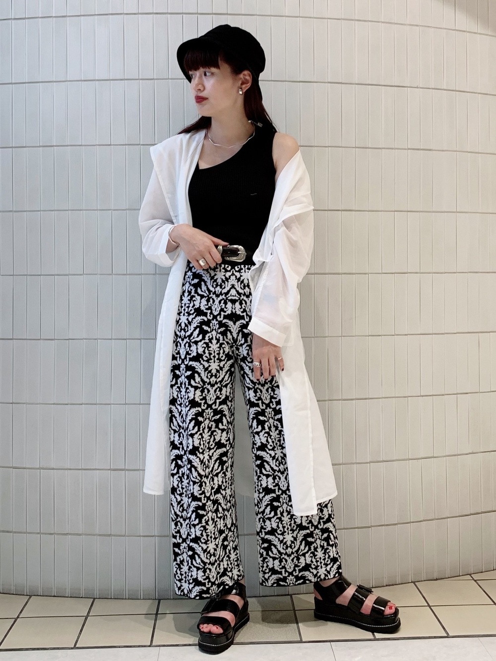 九月日本輕旅行穿搭推薦：透過漁夫帽連結率性輕便的日系Look2