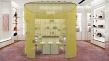 FENDI Peekaboo Bar登陸俄羅斯了！聽說今年全球都會巡迴，Peekaboo包迷們現在出不了國也不要心急！