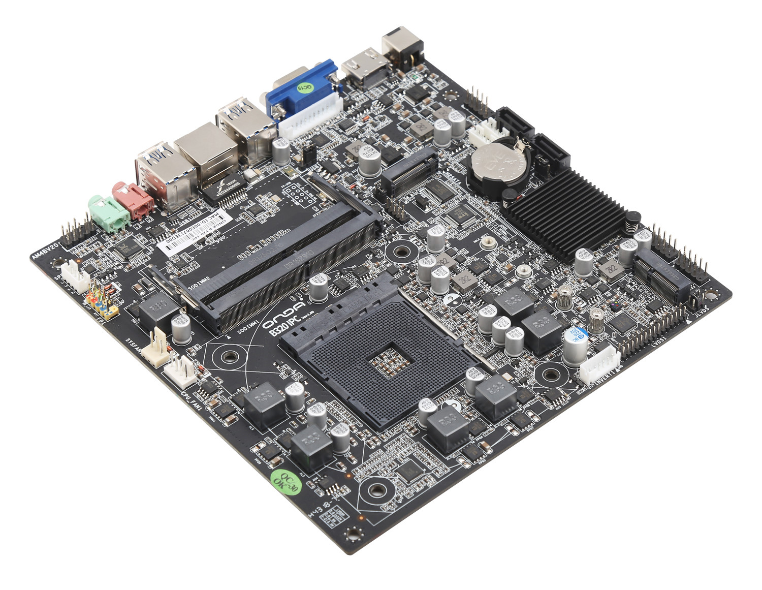 B320-IPC 主機板散熱器孔位採用 Intel 規格，提供較多散熱器選擇之外，也可以相容原本的機殼/散熱器設計直接替換