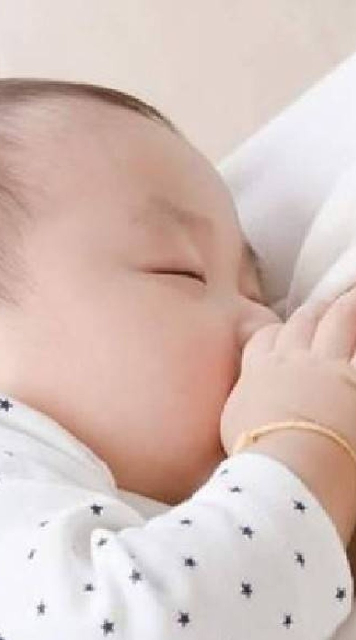 เลี้ยงลูกด้วยนมแม่