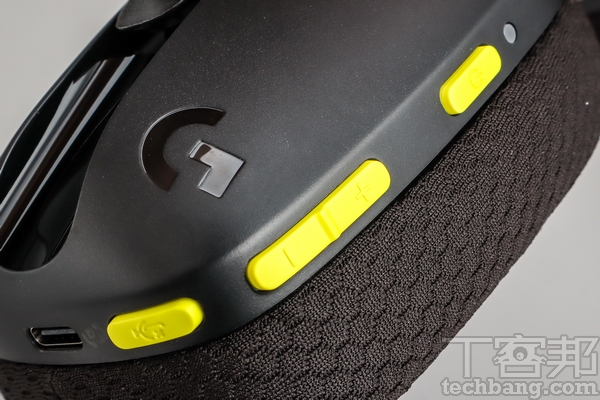 實體按鍵 電源、音量及靜音開關均位於左側耳罩上，並配上亮眼的霓虹黃色點綴。