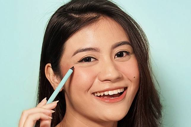 Tips Simpel Pakai Eyeliner Pensil Untuk Pemula Agar Tidak Berantakan Womantalk Com Line Today