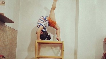 2 歲體操小神童 劈腿下腰身體素質高人一等！