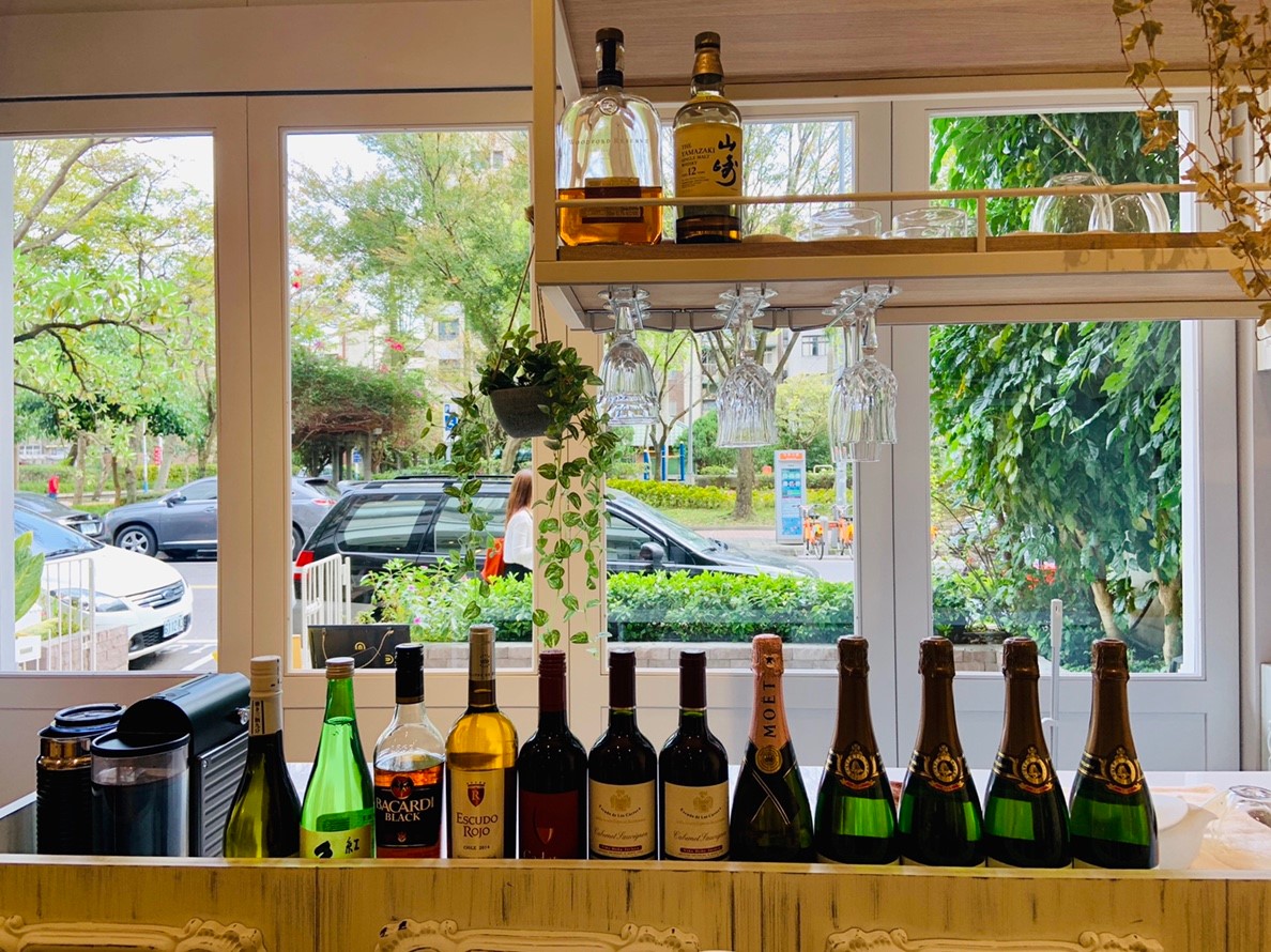 LOA By Hootalinqua吧檯