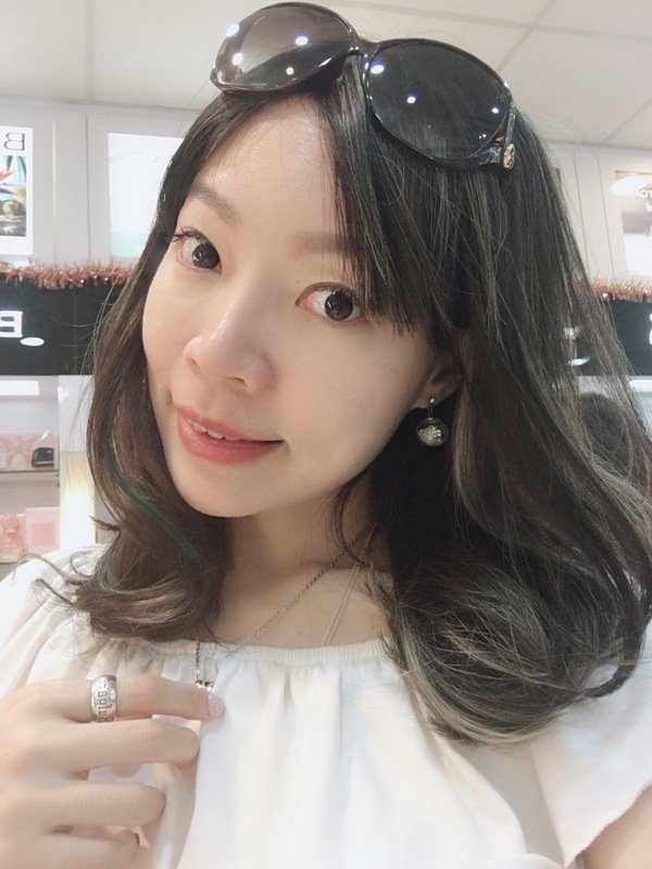 倪倪愛漂亮-（必買美妝推薦）空姐網美名媛美妝香水超值購物聖堂－MLD 美樂蒂美容美髮香水材料-台中西屯店直擊分享