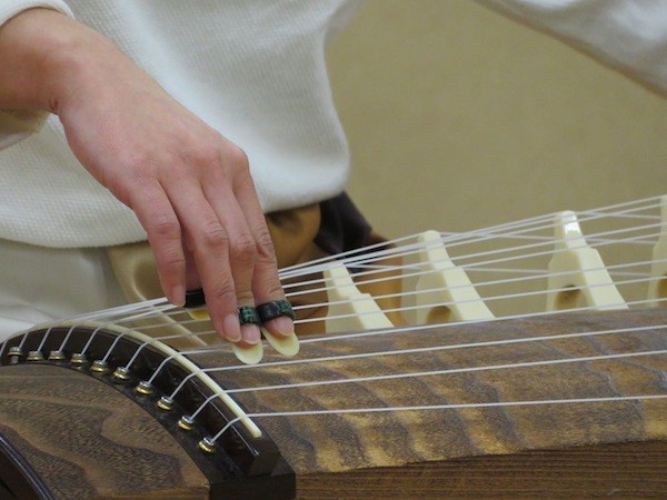 今ある服で素敵に見せる 髪型と着こなしのコツ