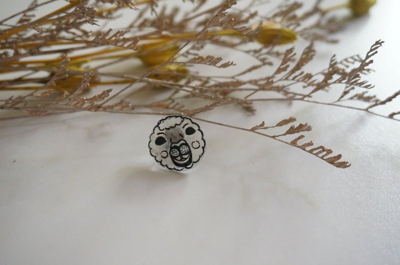 每個獨一無二的手繪作品，值得特別的你，配戴他們一起創造最美好的回憶