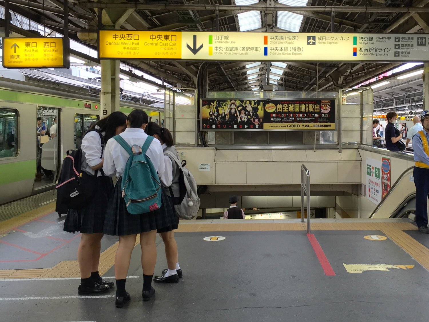 為什麼東京靠左走、大阪靠右走？到日本左右不分好困惑