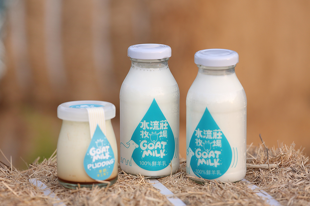 水流莊牧場除了販賣100％鮮羊乳外，還有羊奶布丁、饅頭、紅藜吐司、霜淇林等熱銷產品。(攝影/Carter)