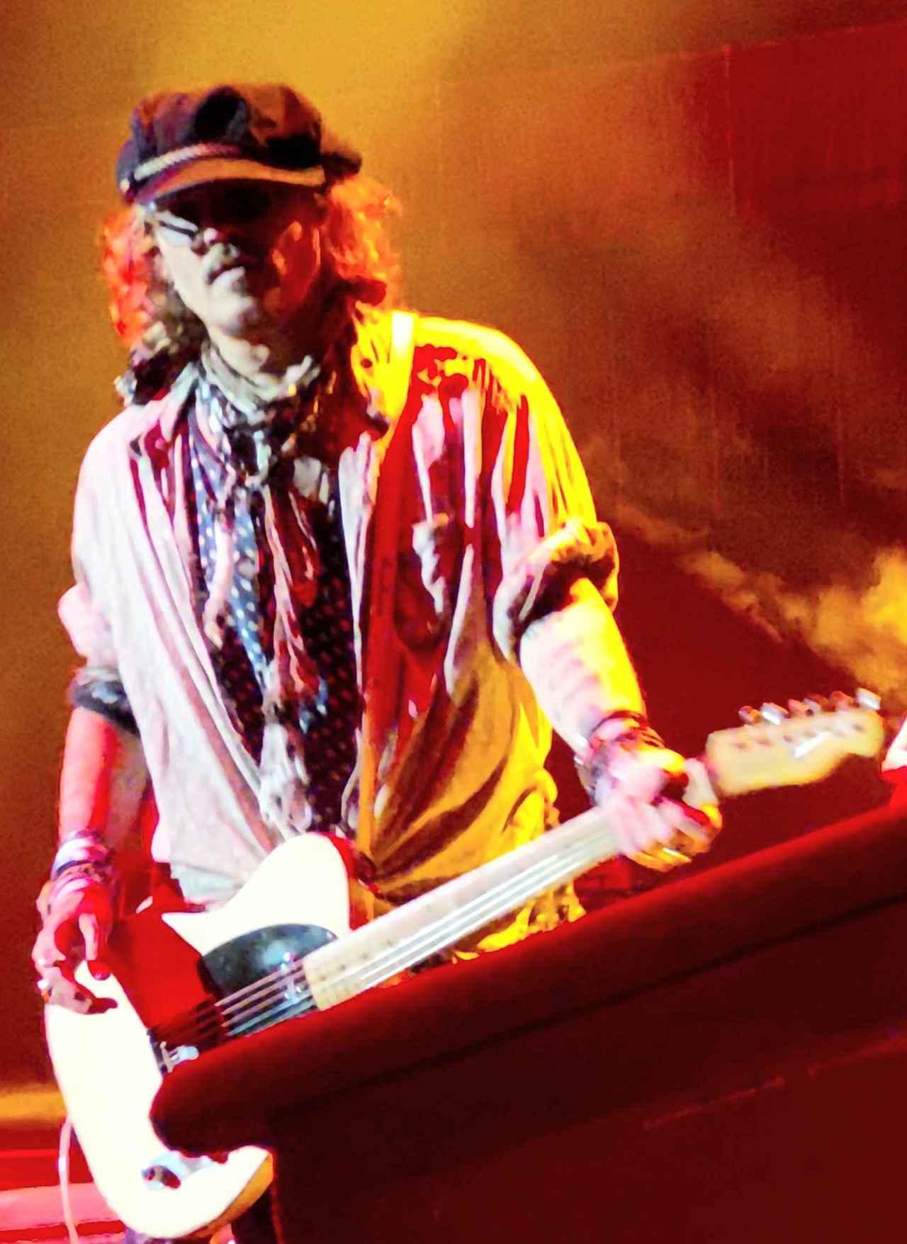 裁判を終えたジョニー デップ コンサートに サプライズ登場 で観客が沸く フロントロウ