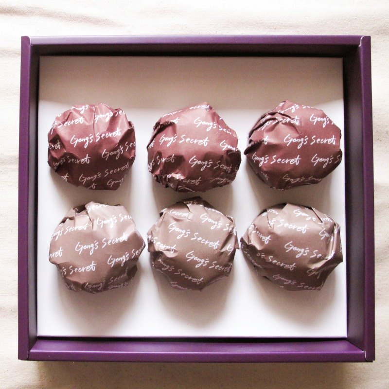 **給我更多更多 藥浴暖湯。** 宮之秘 入浴球禮盒 含人參紅花入浴球 3入+ 白芷貴妃入浴球 3入 燙金霧面宮之秘禮盒包裝 **宮之秘 人參紅花入浴球 - 精心萃取人參、當歸、西紅花、三七等珍貴中草