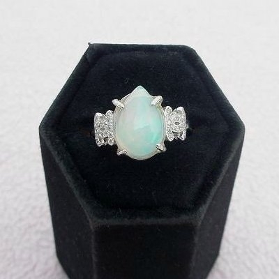 【歡喜心珠寶】【天然莫三比克蛋白石(歐泊)水滴型3.3克拉】加925銀K金晶鑽戒子，附「保証書」