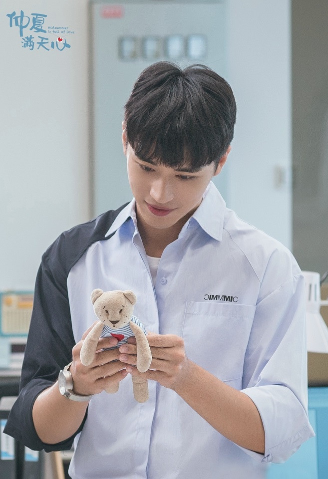 九月熱播陸劇男主6：許魏洲 飾演《仲夏滿天心》靳澤一