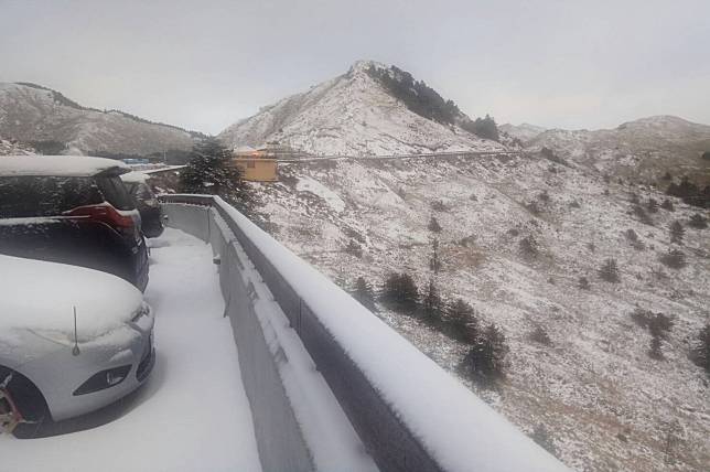 積雪 金剛 山