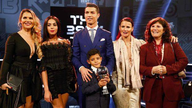 Target Cristiano Ronaldo: Punya Tujuh Anak!