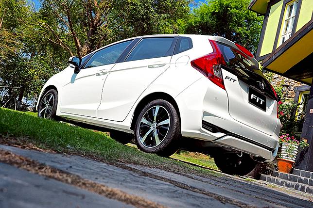 6安回歸 18 Honda Fit 3代小改款試駕 Digimobee Line Today