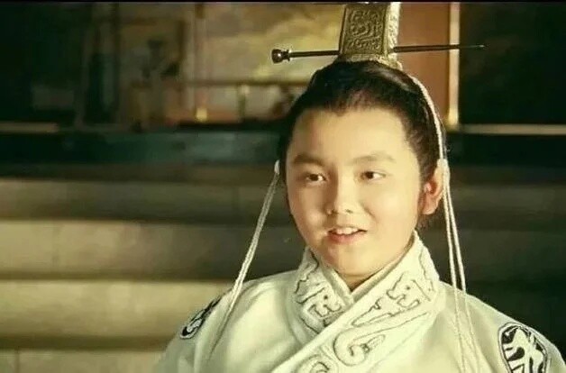 網評「舊照差異大」的陸劇男星！張彬彬、成毅黑歷史被笑，張凌赫、陳飛宇是潛力股！