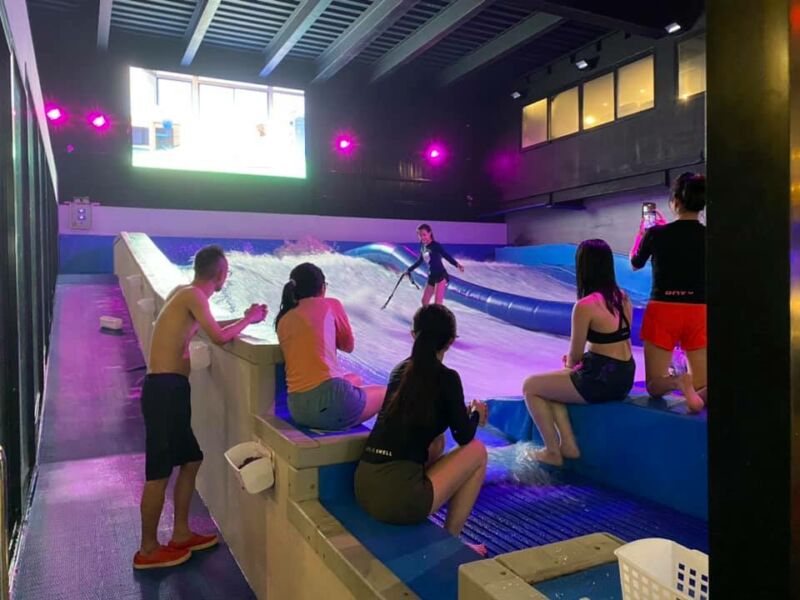 台北室內運動景點｜浪極光室內衝浪