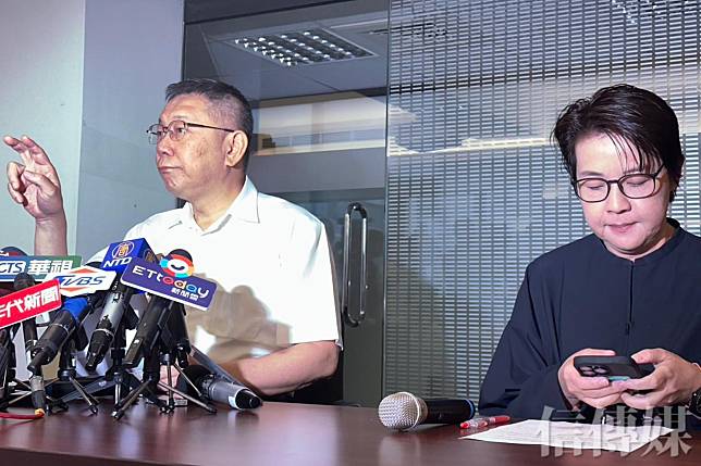 柯文哲（左）、黃珊珊（右）今日召開記者會，回應新竹市長高虹安遭起訴一事。（攝影／林哲遠）