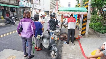 【台北美食】致遠自強街口紅豆餅-5顆紅豆餅竟然只要20元！其它地方看不到的絕版價格