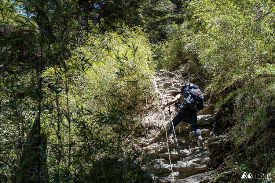 山女孩MelissaxMao冒險生活_奇萊主北_奇萊北峰主峰三天兩夜登山紀錄-49.jpg