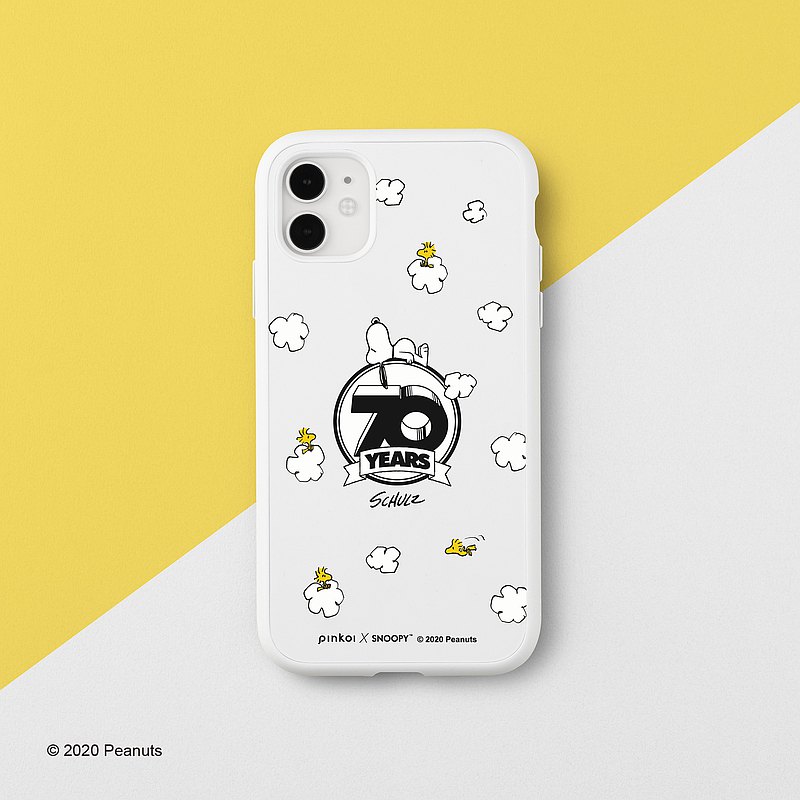 Pinkoi x Peanuts x 犀牛盾 經典款SolidSuit強調舒適且帶有細緻紋理的材料，近似於皮革質地。 讓這款面料除了提供優質抗刮能力，更能展現出擁有者沉著而優雅的低調性格。