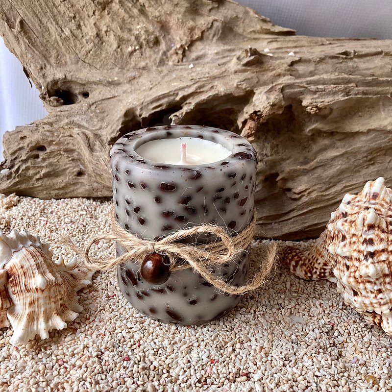 採用蠟混以不同植物蠟 整顆咖啡豆做裝飾 肉桂葉精油香氛