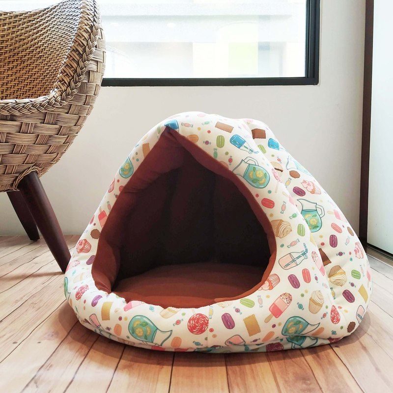 絨毛保暖寵物窩. 滿版可愛點心圖案.