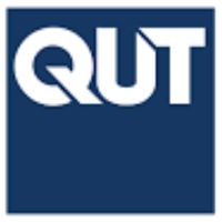 昆士蘭科技大學學生群（QUT)