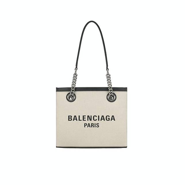 這就是「東京限定」的魅力？Balenciaga期間限定店揭開序幕，Tokyo字樣