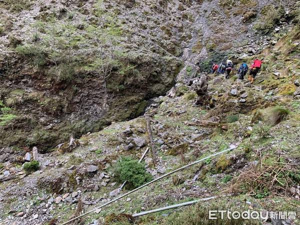 登山男墜崖腐爛成白骨 警消探勘36天13好漢翻山72小時帶祂回家 Ettoday新聞雲 Line Today