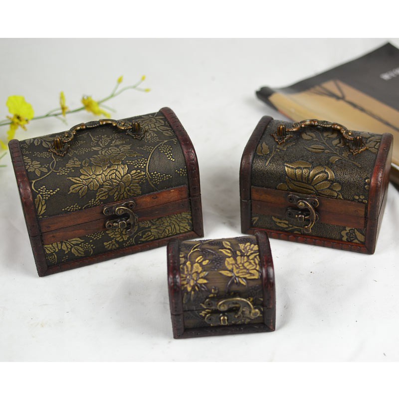 還經常有親反應說盒子感覺有點黏那是因為木質是經過防腐處理的表面還有一層蠟這樣盒子經親擦拭后會越來越有光澤所以親不妨先擦擦再感覺一下 盒子 有個美麗的名字 old story 古老的故事 每一個 都有故