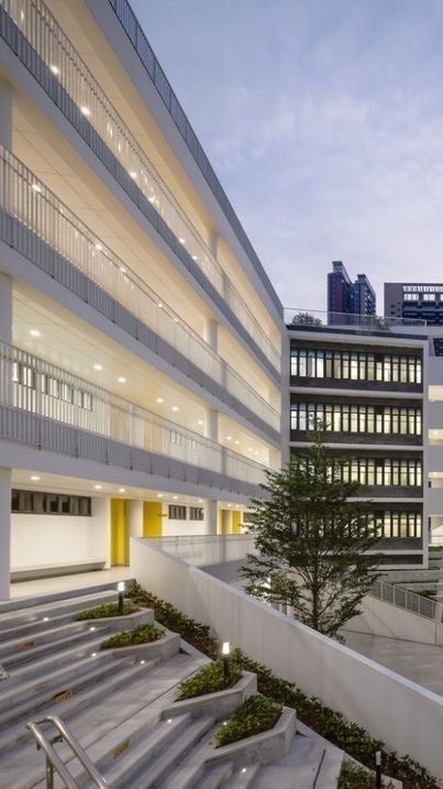 โรงเรียน ชายล้วน (บอท)