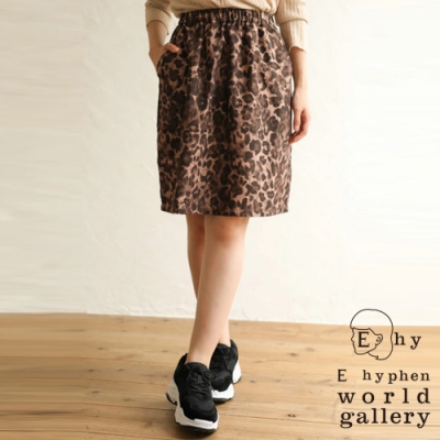 豹紋圖案迷你窄裙 本季流行豹紋圖案 帶出復古氛圍 可與寬鬆T恤做搭配 打造出大人感休閒 (2B93L0L2120)