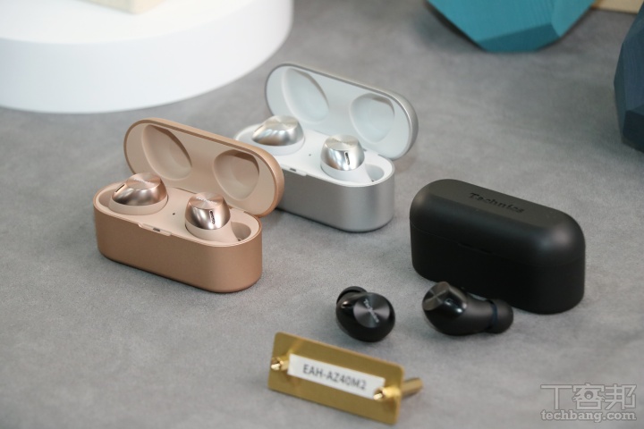 AZ40M2 則延續前代的黑、銀兩色之外，還推出獨特典雅的玫瑰金色系。