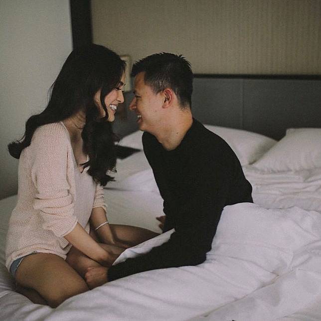 10 Foto Romantis Suami Istri Meski Belum Dikaruniai Momongan