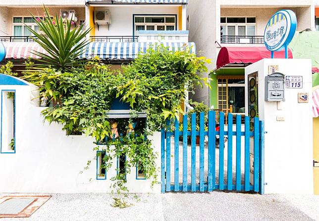 ▲藍洋洋民宿明亮而帶有度假風格的外觀，最適合享受懶洋洋的假期。（圖／藍洋洋民宿)