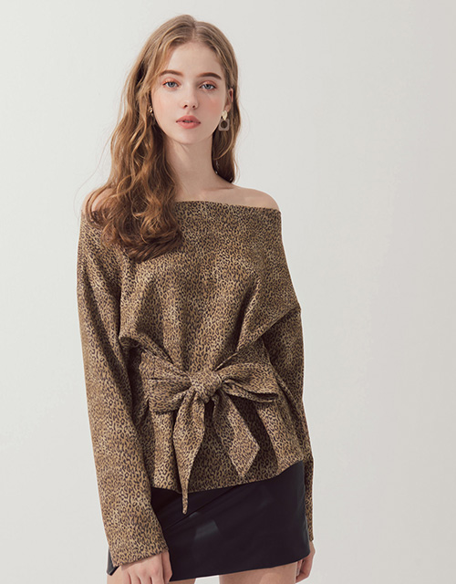 一字領綁結豹紋絨布上衣