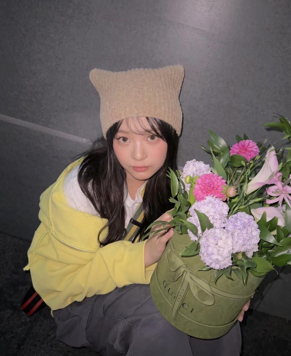 2023秋冬韓星同款帽子推薦：張元英貓耳帽搶瘋、女團必備「這種毛帽」Y2K甜酷感滿滿！