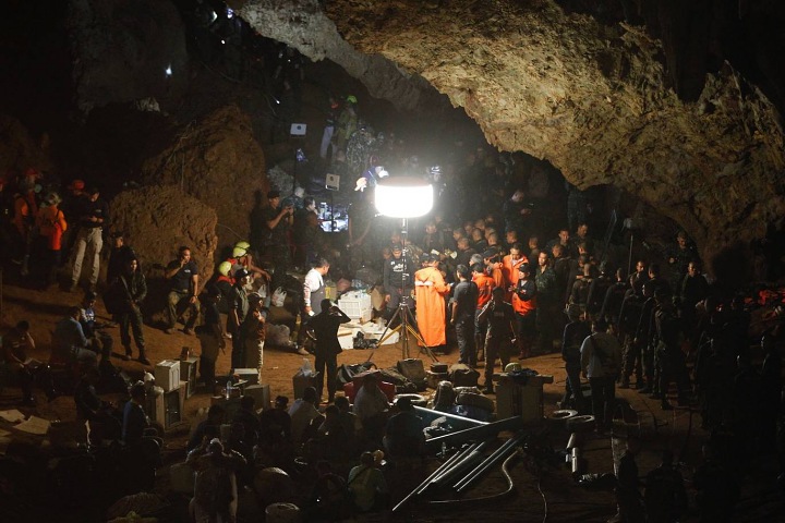 泰國洞穴受困案 10 張超清楚剖面圖，讓你秒懂迷你潛水艇為何行不通