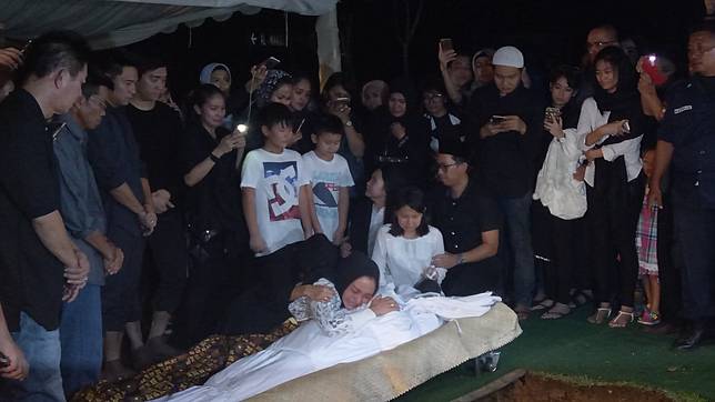 5 Fakta Perjalanan Cinta Ririn Ekawati dengan Ferry Wijaya