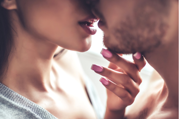 我慢できない 男が 一瞬で欲情した キス4選