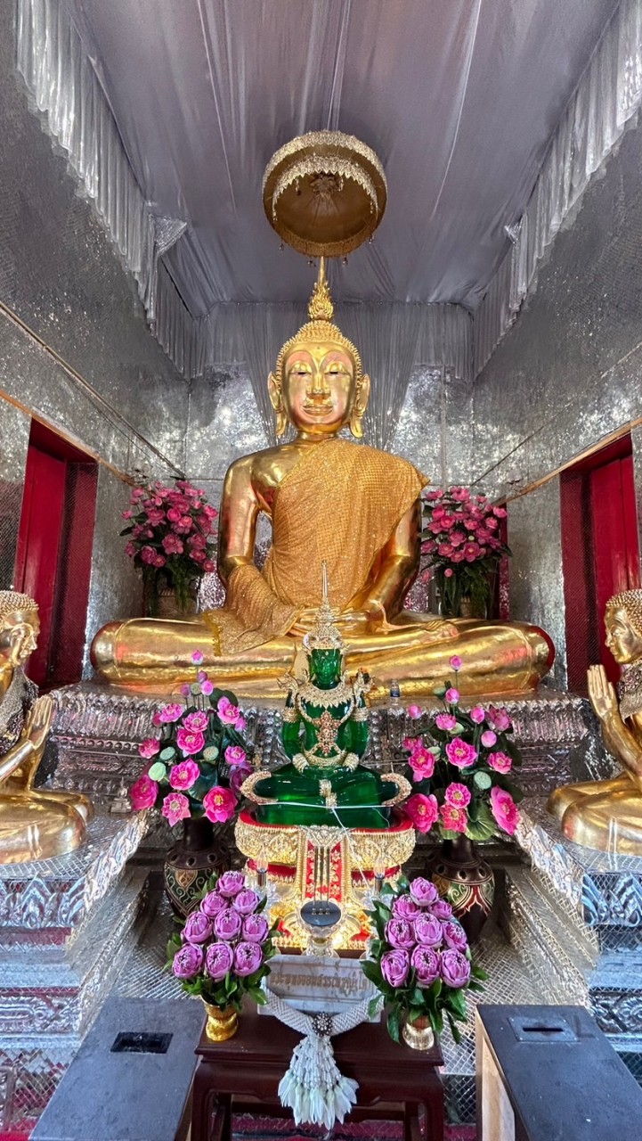 บริการจอดรถวัดโบสถ์อินทรสารเพชร