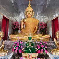 บริการจอดรถวัดโบสถ์อินทรสารเพชร