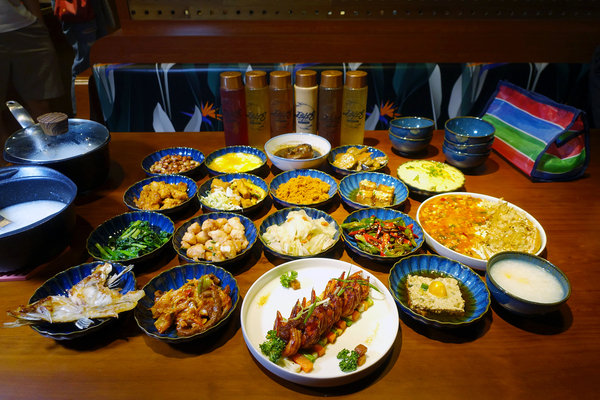 不糾結清粥小菜，台北ATT 4 FUN清粥小菜，正餐宵夜都有賣(含不糾結清粥小菜訂位、價位、包廂資訊)