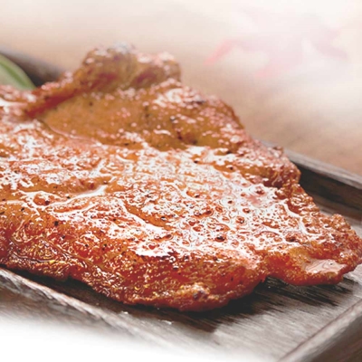 ★嚴選上等肉品，在醃製前會以手工進行捶打，使肉質軟嫩增加彈性