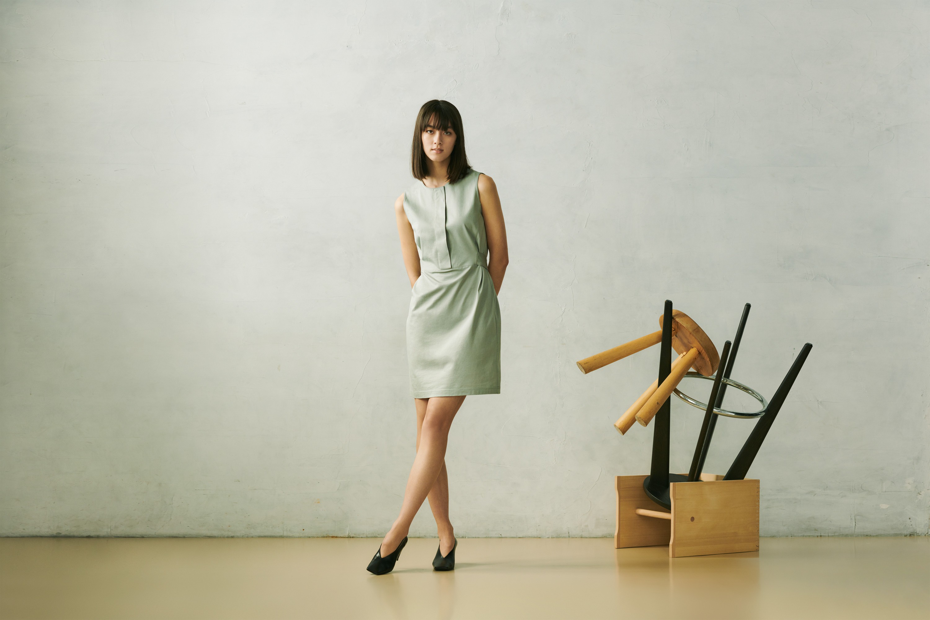 ユニクロとセオリーが3年ぶりにコラボ 初のドレスを発売 Fashionsnap Com